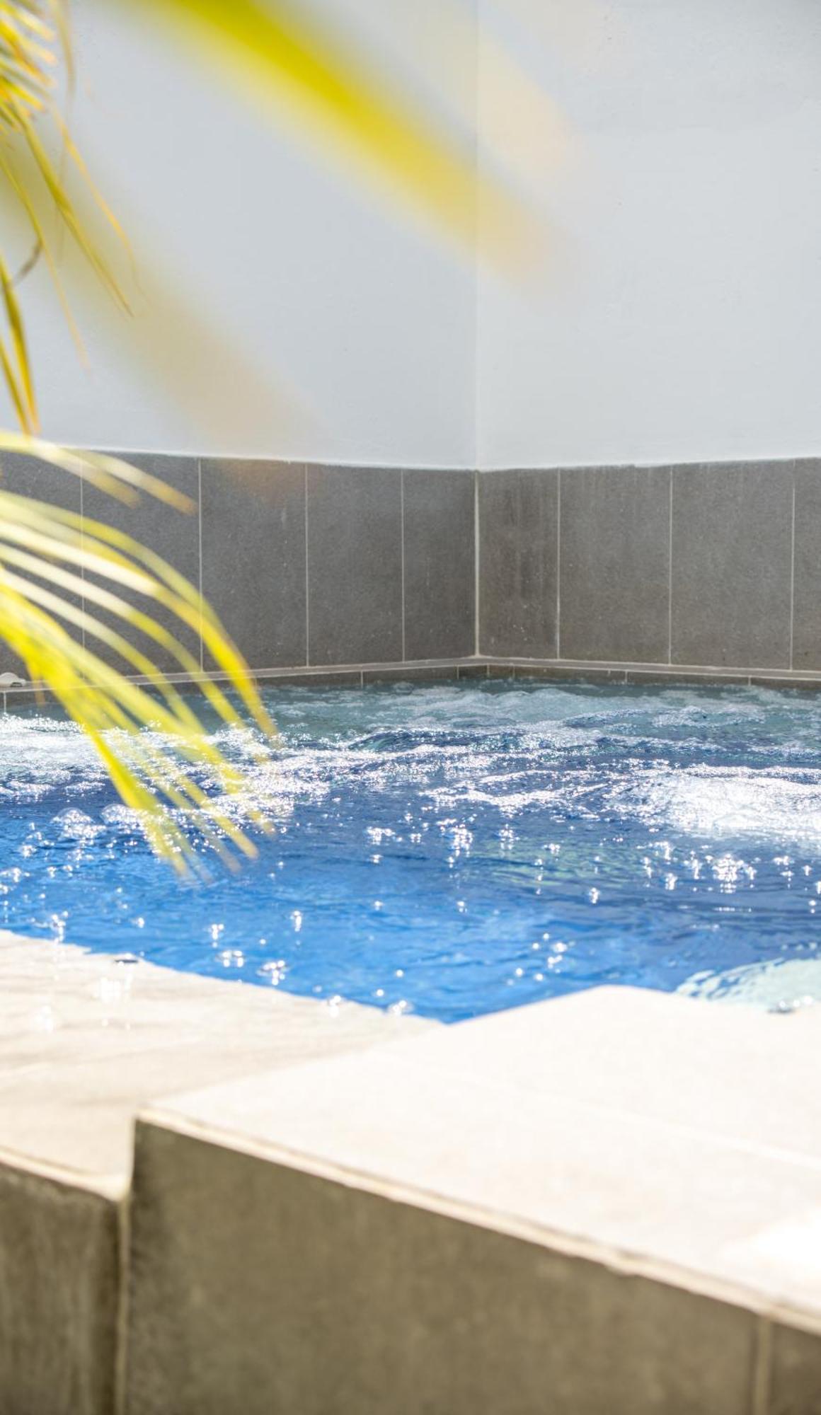 79 Hotel ميديلين المظهر الخارجي الصورة