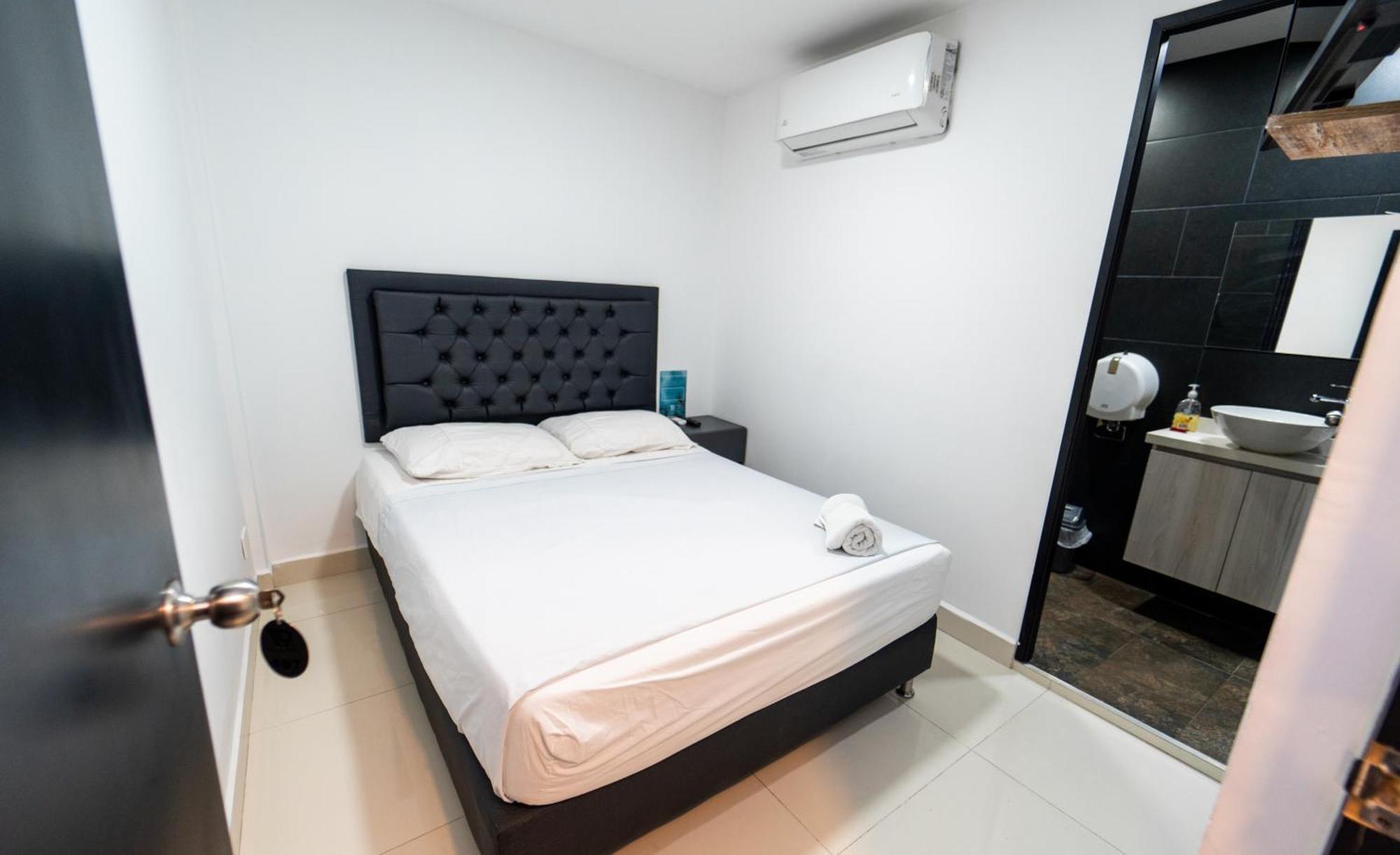 79 Hotel ميديلين المظهر الخارجي الصورة