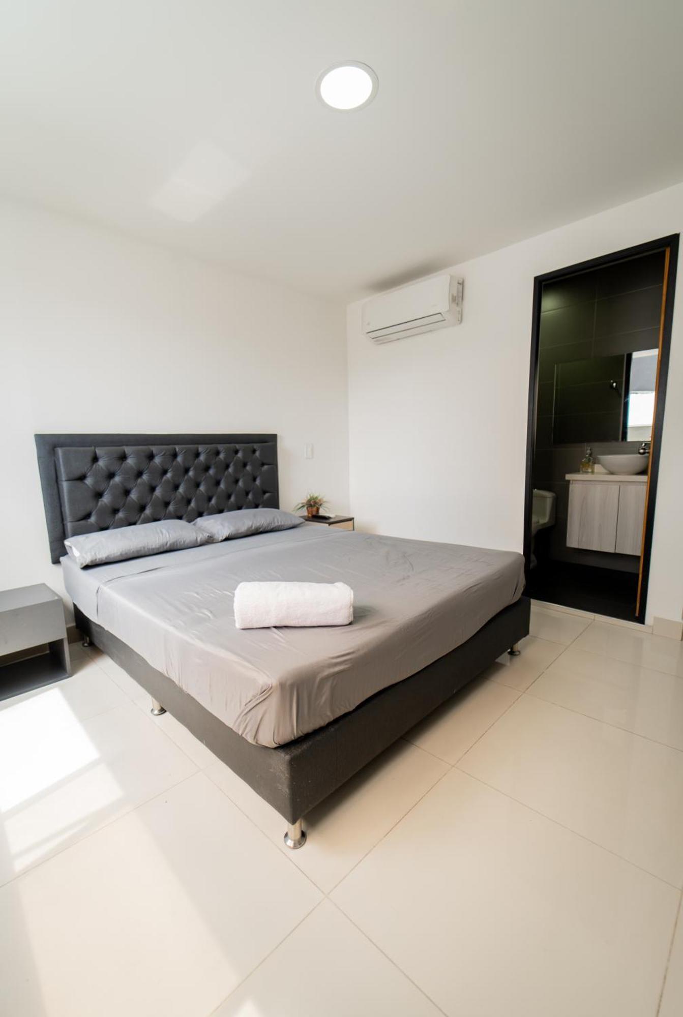 79 Hotel ميديلين المظهر الخارجي الصورة