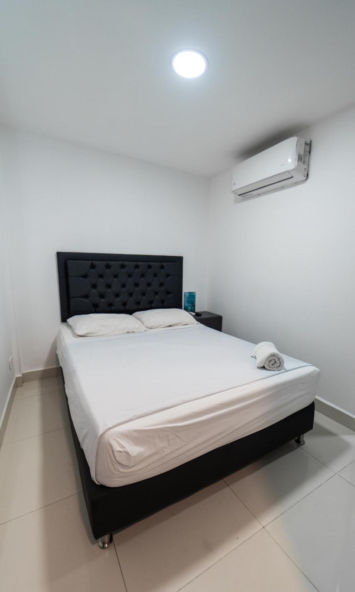 79 Hotel ميديلين المظهر الخارجي الصورة