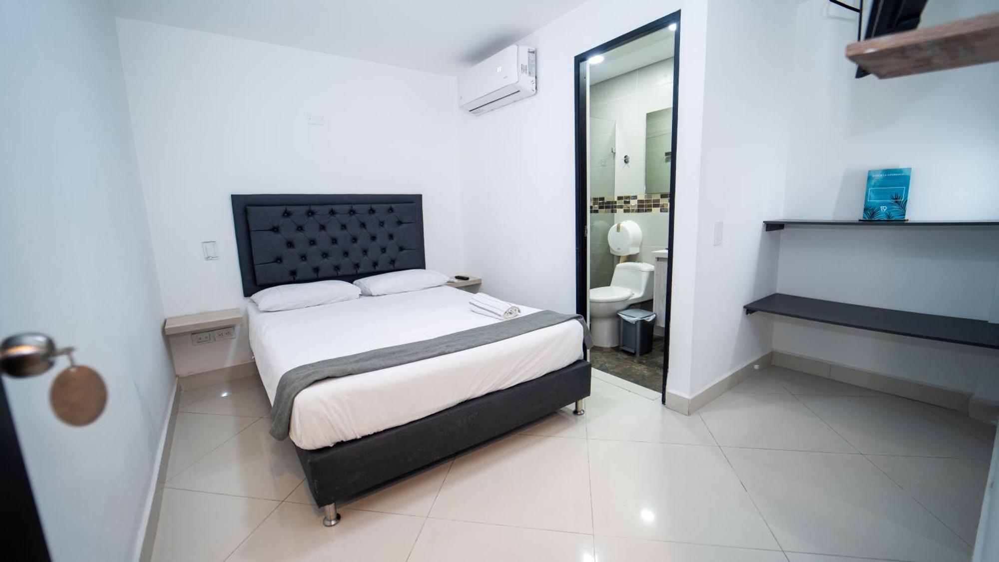 79 Hotel ميديلين المظهر الخارجي الصورة