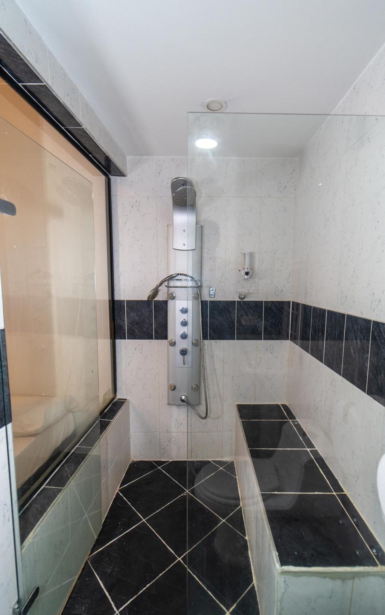 79 Hotel ميديلين المظهر الخارجي الصورة