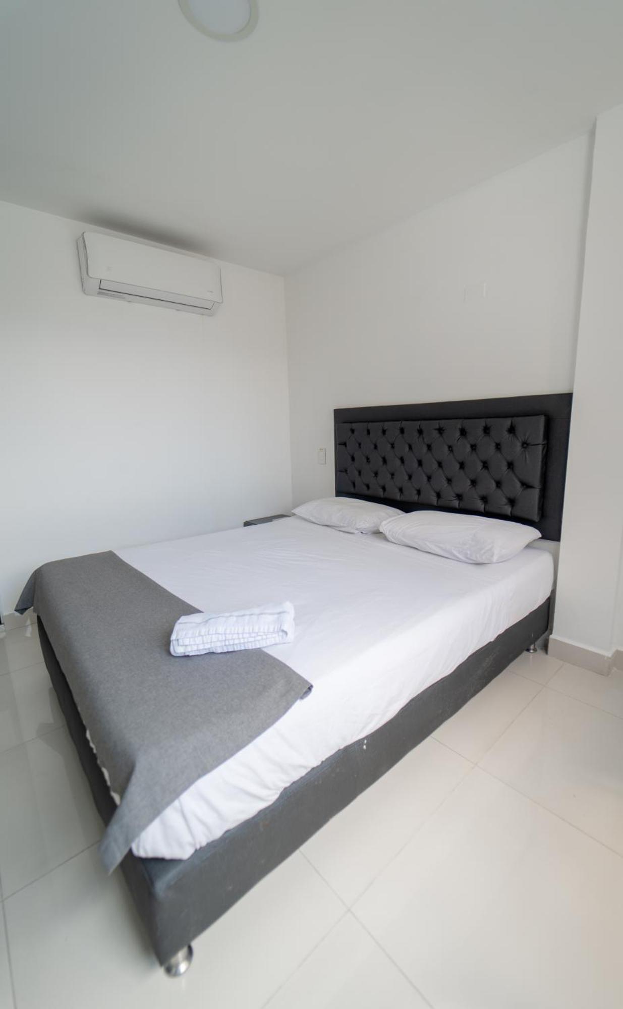 79 Hotel ميديلين المظهر الخارجي الصورة