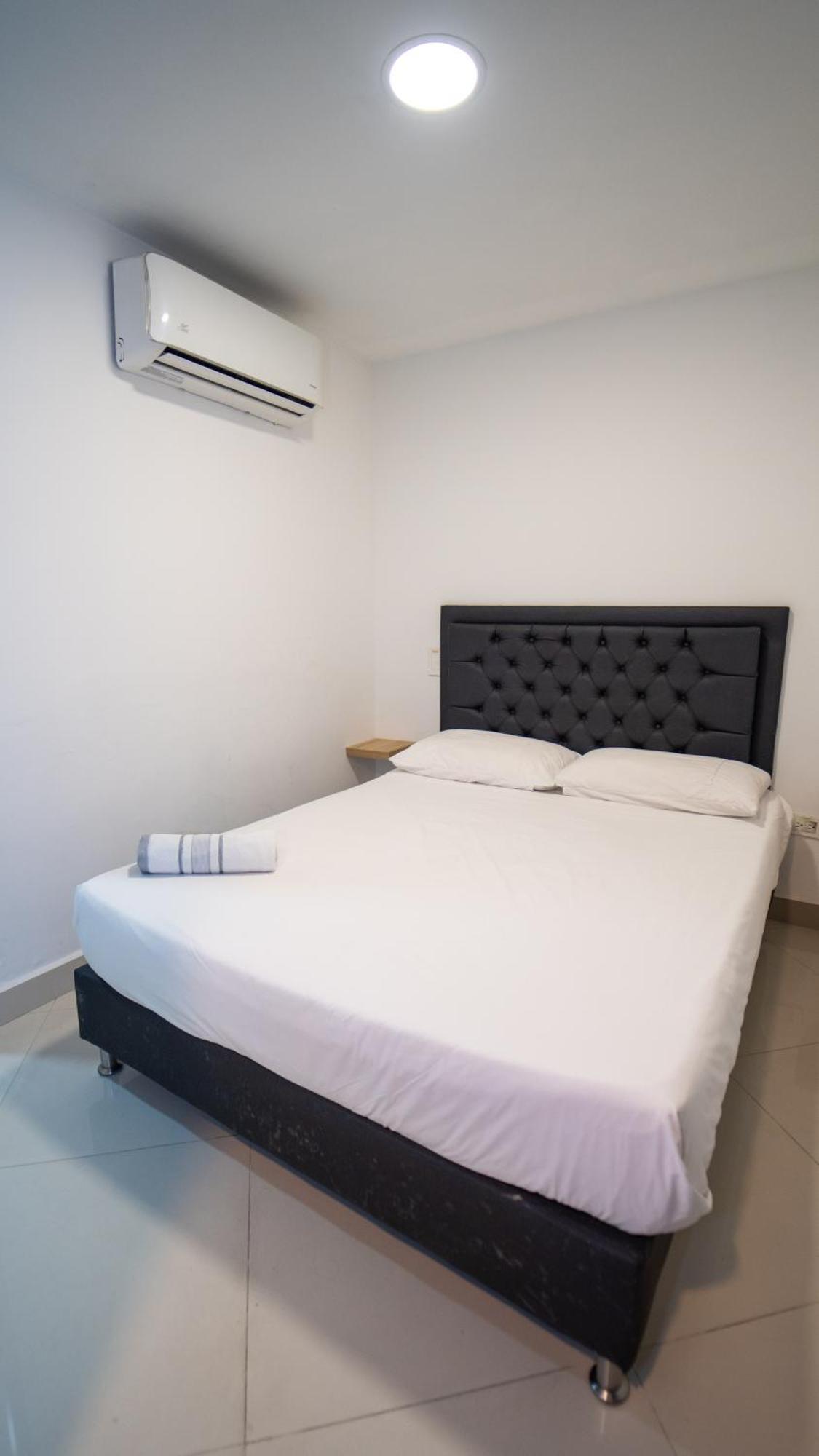 79 Hotel ميديلين المظهر الخارجي الصورة