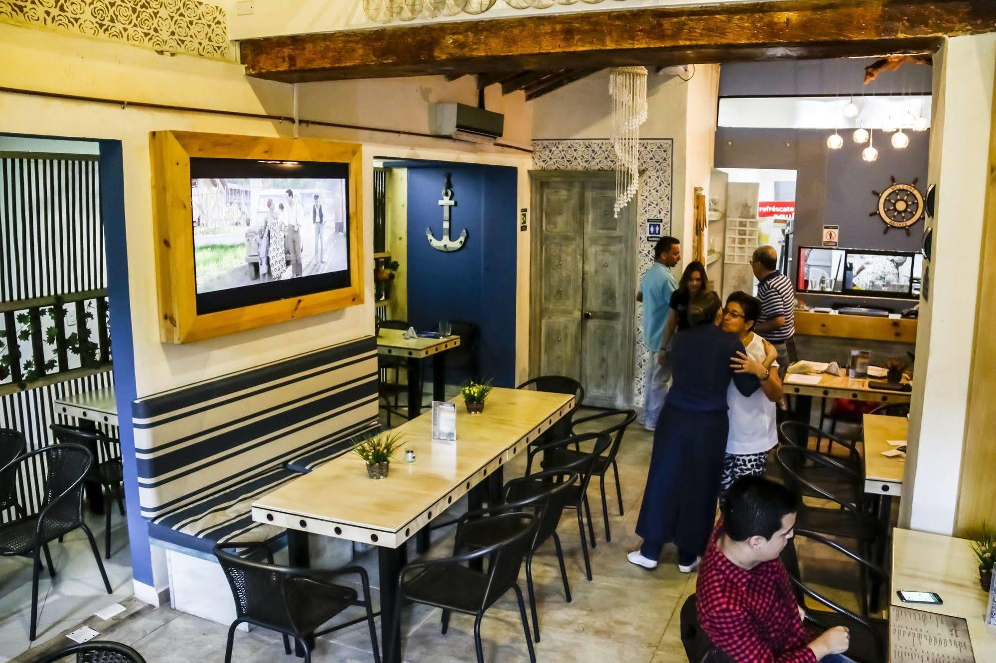 79 Hotel ميديلين المظهر الخارجي الصورة