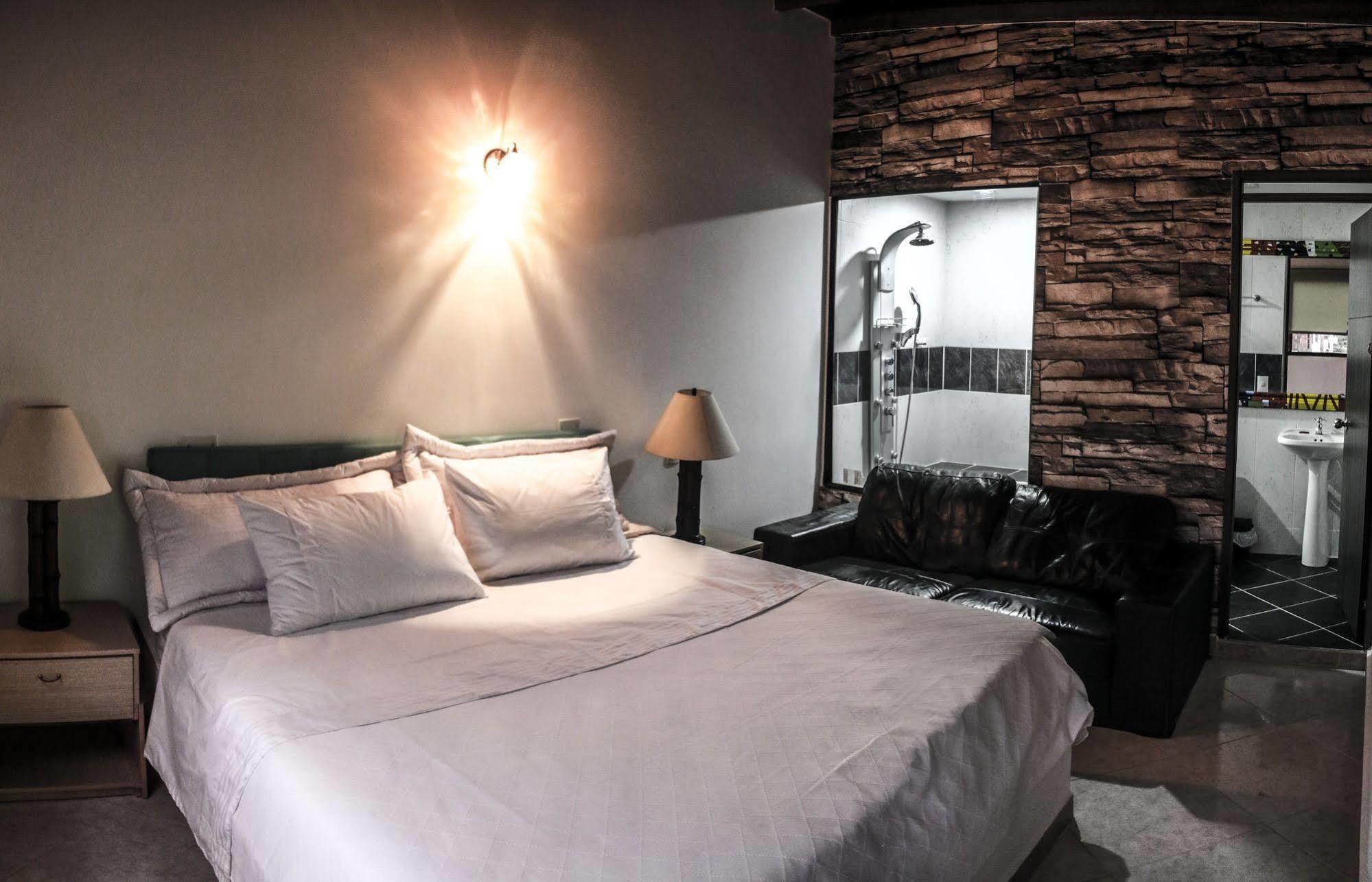 79 Hotel ميديلين المظهر الخارجي الصورة
