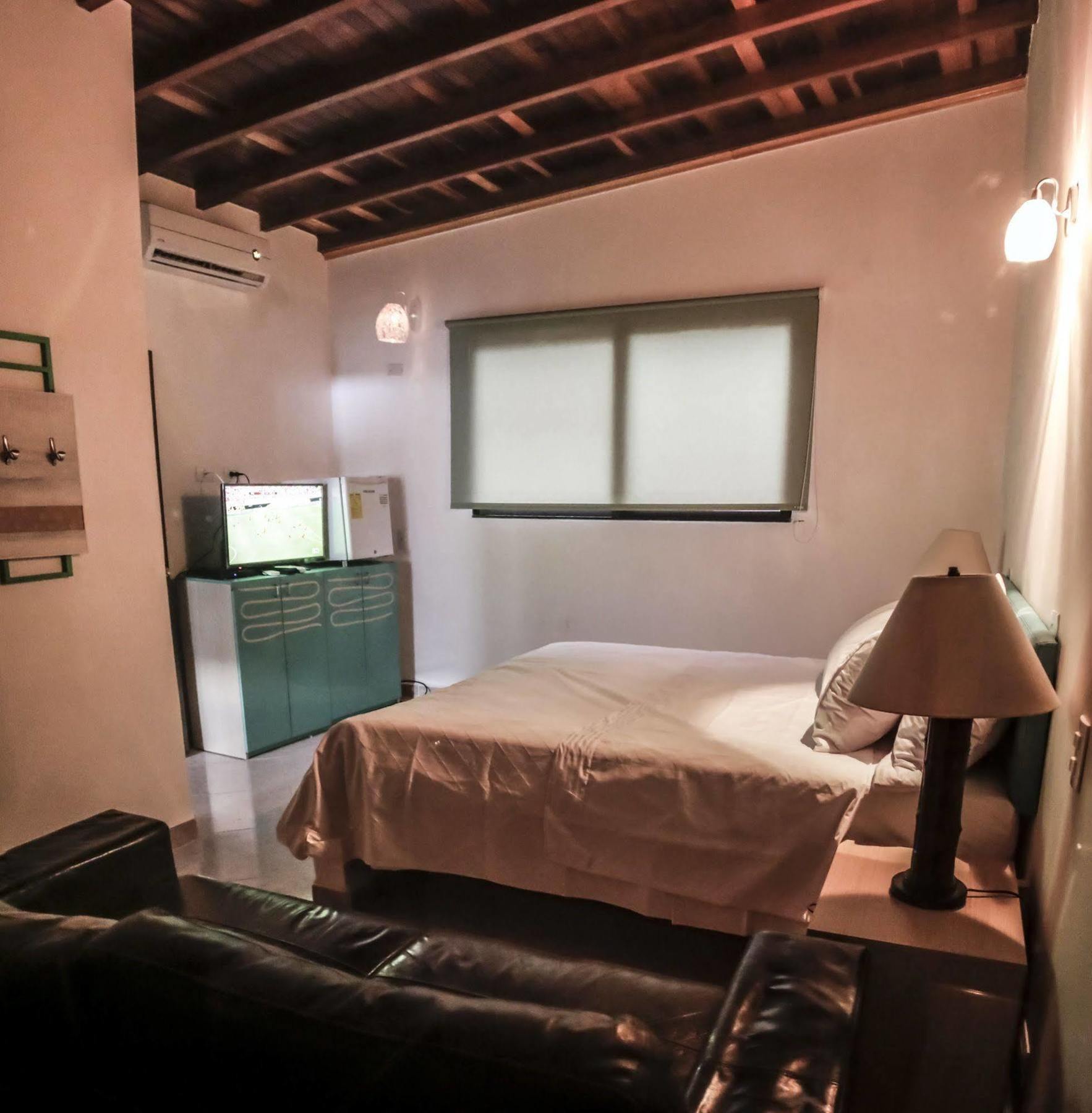 79 Hotel ميديلين المظهر الخارجي الصورة